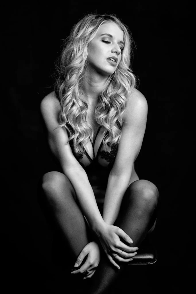 dallas-boudoir-photographer-black-and-white-portrait Black and white boudoir portrait of a confident woman in lace lingerie, photographed by a Dallas boudoir photographer.